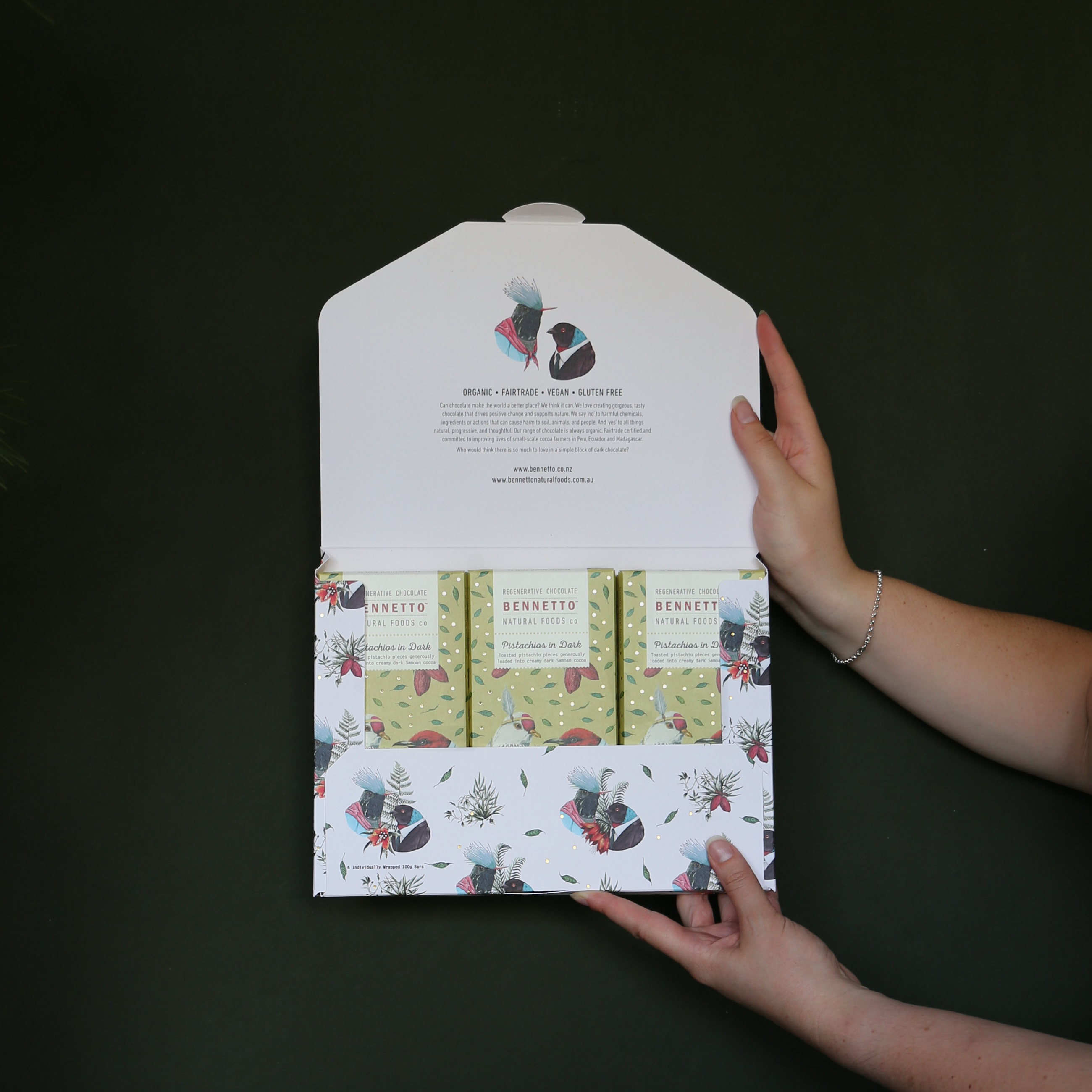 Pistachios in Dark 100g bar -  Pack of 6 bars